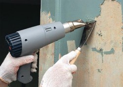 enlever la vieille peinture avec un sèche-cheveux de bâtiment
