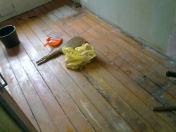 Préparer une surface de plancher en bois