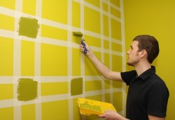 peinture des murs en deux couleurs avec du ruban adhésif