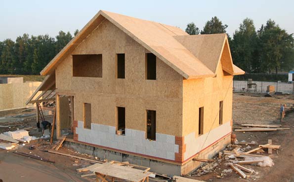 Maisons à panneaux en panneaux de panneaux SIP (SIP): inconvénients et avantages. Quels panneaux SIP choisir pour la construction