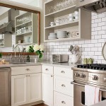 miroir à l'intérieur d'une petite cuisine