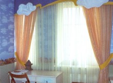 rideaux dans la chambre de bébé