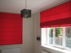rideaux romains rouges