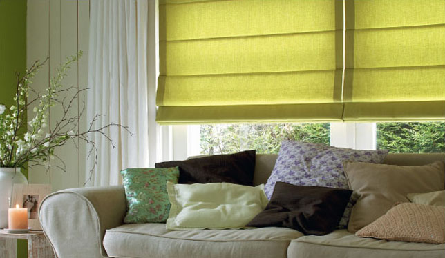 Comment choisir les rideaux romains: design, tissu, couleur, caractéristiques