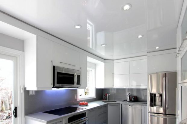 8 conseils pour choisir un plafond tendu: matière et couleur