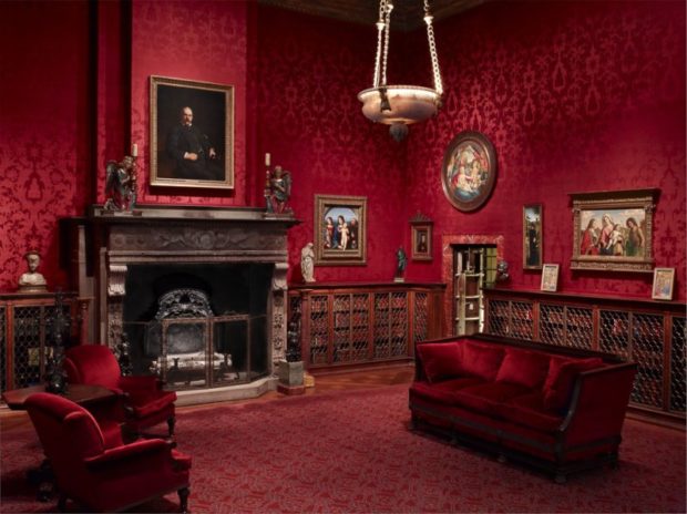 9 conseils pour utiliser le rouge à l'intérieur + photo