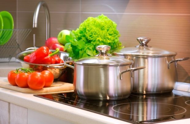 Comment choisir un poêle pour la cuisine: 8 conseils