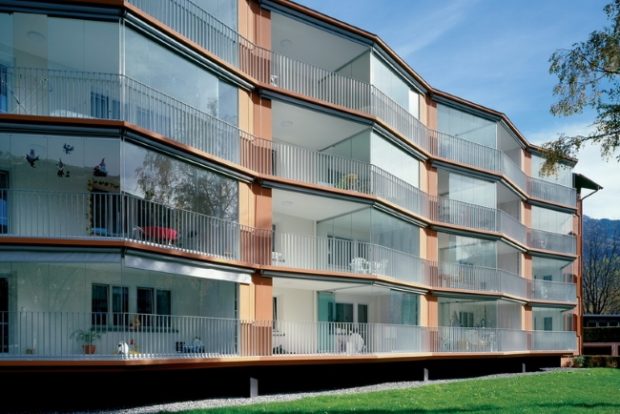 Vitrage sans cadre des balcons et loggias: avantages, inconvénients, technologie