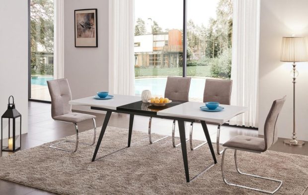 Mobilier de salle à manger italien dans un style moderne