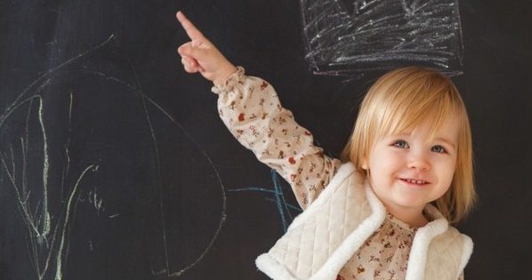 31 façons de nettoyer un papier peint d'un stylo, des taches, de la saleté