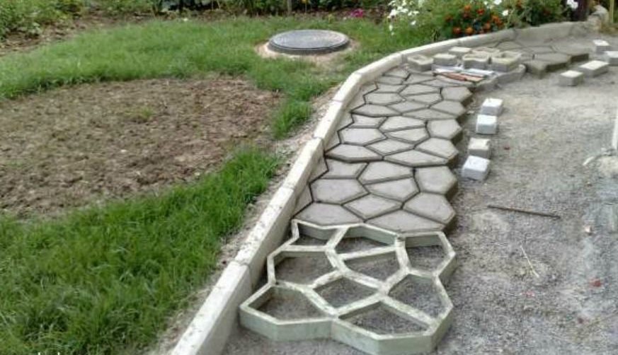 11 conseils pour choisir des formes et remplir des allées de jardin