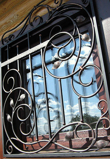 grille de fenêtre en fer forgé