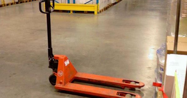 4 conseils pour choisir un chariot de stockage: chariots hydrauliques et électriques
